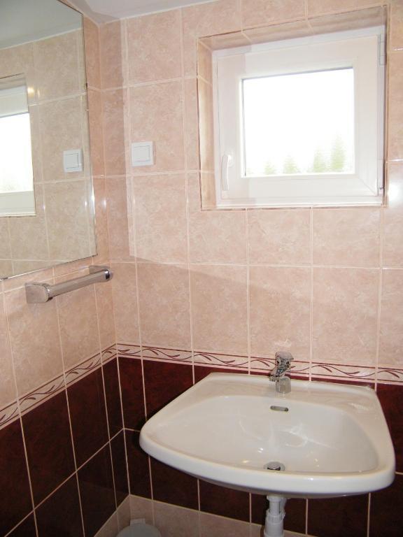 Haus Liberty Otel Balatonlelle Oda fotoğraf